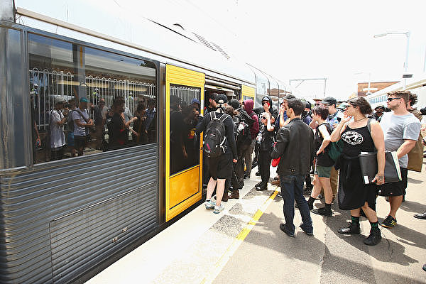2017-08-18-LiRongShi-Sydney-train-GettyImages-501019990-600x400.jpg,0