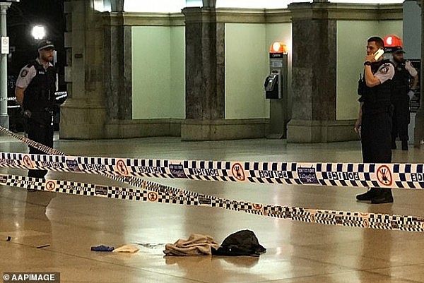 悉尼中央车站发生刺伤事件！一名警察背部受重伤，一人当场被捕（组图） - 5