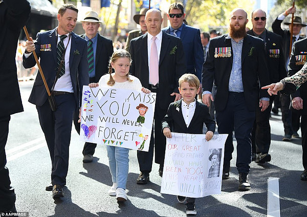 传承是最好的纪念！澳新军团日数千年轻人走上悉尼街头（组图/视频） - 1