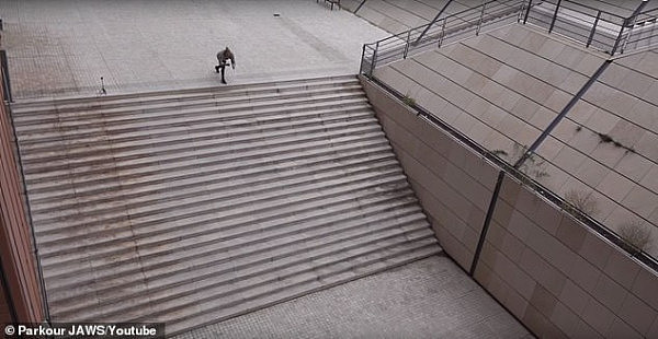 悉尼小哥从6米高台阶一跃而下，落地瞬间骨折（视频/组图） - 3