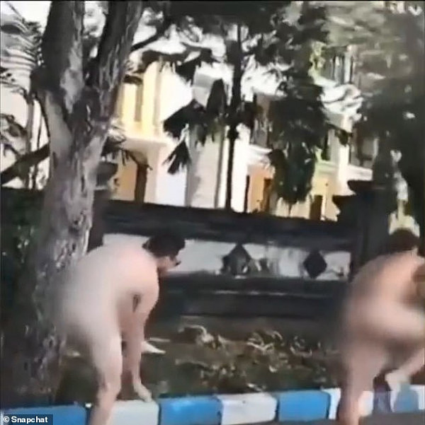 “不裸着就不好玩了！”一群澳男在巴厘岛公共场合裸奔、小便，遭网友怒斥（视频） - 2