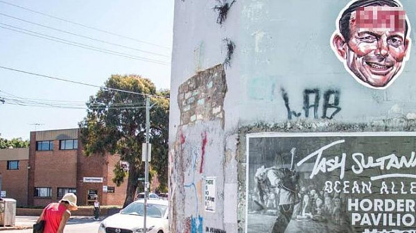 脏话连篇！悉尼街头惊现大量骂人海报，前总理艾伯特成攻击对象（组图） - 5