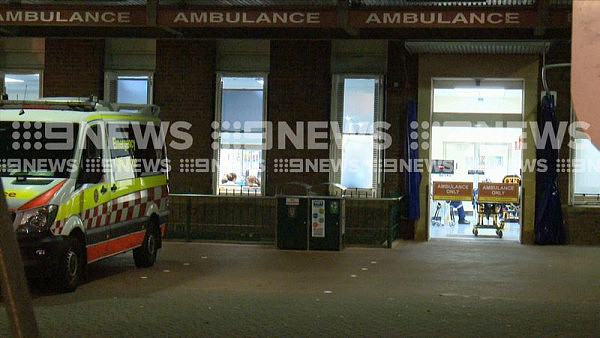 悉尼医院发生袭击事件！病患手持剪刀连捅4人，3名护士受伤（组图） - 1