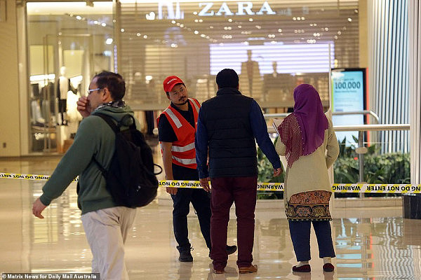 突发！女子从西悉尼Westfield五楼坠落身亡！围观群众被吓懵，“就从我身边落下”（组图） - 10