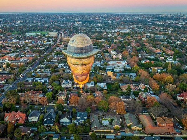 今早，墨尔本又文艺了一把，巨大的“梵高热气球”飘过城市上空，惊呆众人（组图） - 6