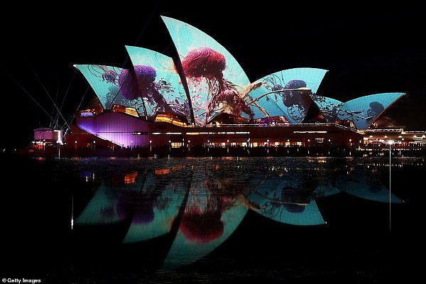 Vivid Sydney点亮夜空！水母游上歌剧院，海港大桥桥上蹦迪（视频/组图） - 1
