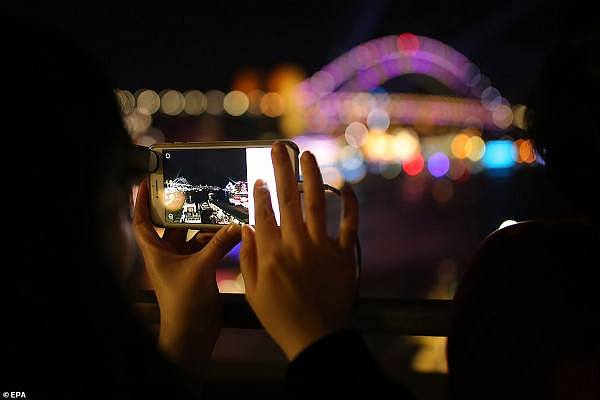 Vivid Sydney点亮夜空！水母游上歌剧院，海港大桥桥上蹦迪（视频/组图） - 6