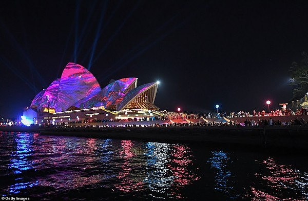 Vivid Sydney点亮夜空！水母游上歌剧院，海港大桥桥上蹦迪（视频/组图） - 14