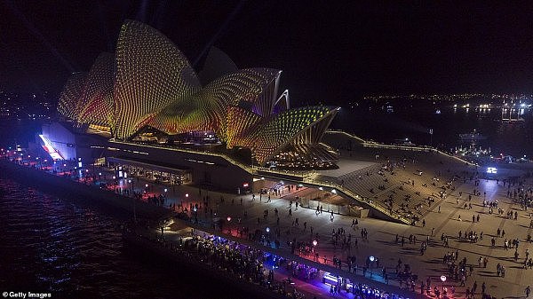 Vivid Sydney点亮夜空！水母游上歌剧院，海港大桥桥上蹦迪（视频/组图） - 15