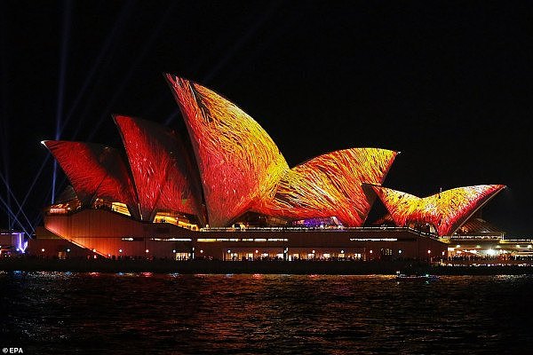 Vivid Sydney点亮夜空！水母游上歌剧院，海港大桥桥上蹦迪（视频/组图） - 18