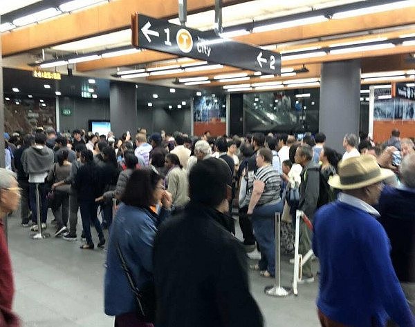 悉尼城铁开通首日就故障，Chatswood站被挤爆！网友：这就是世界顶级？（视频/组图） - 5
