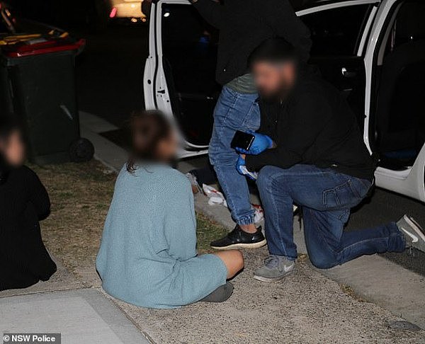 55人在悉尼街头被捕！警方展开大规模缉毒行动，贩毒者多为年轻女性（视频/组图） - 1