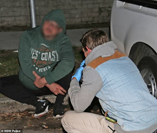 55人在悉尼街头被捕！警方展开大规模缉毒行动，贩毒者多为年轻女性（视频/组图） - 4