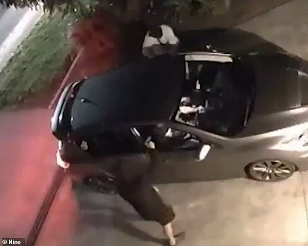 恐怖！澳男在自家车道遭蒙面暴徒持枪挟持，现场视频曝光！（组图/视频） - 2