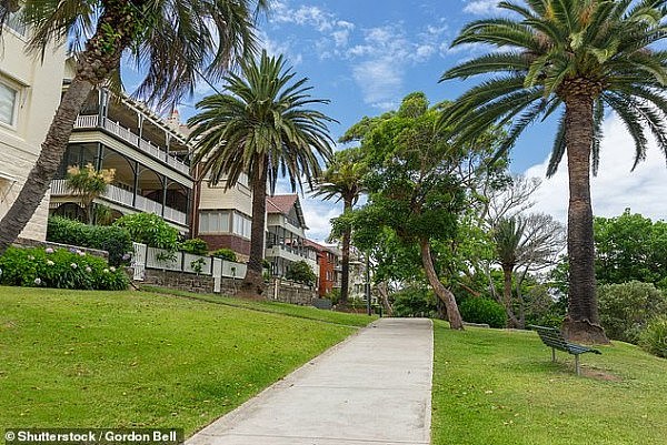 14278882-7097141-A_single_mother_living_in_Sydney_s_affluent_North_Shore_is_spend-a-2_1559521244029.jpg,0