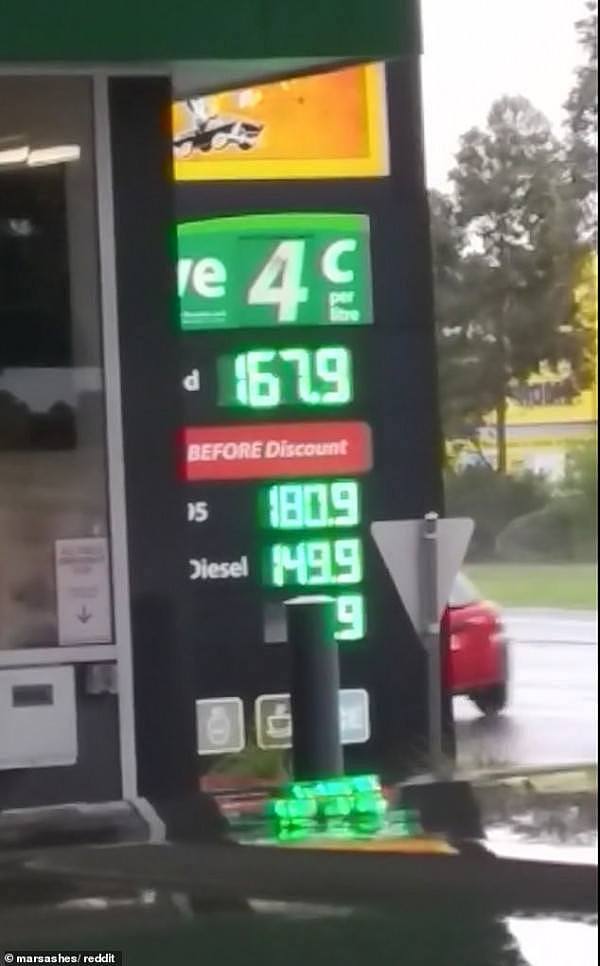 14332838-7101403-The_video_begins_by_showing_the_petrol_price_at_the_bowser_of_13-a-53_1559620602236.jpg,0