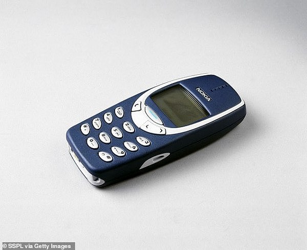 14336644-7101813-The_Nokia_3310_was_launched_in_2000_back_when_kids_were_forced_t-a-3_1560122422334.jpg,0