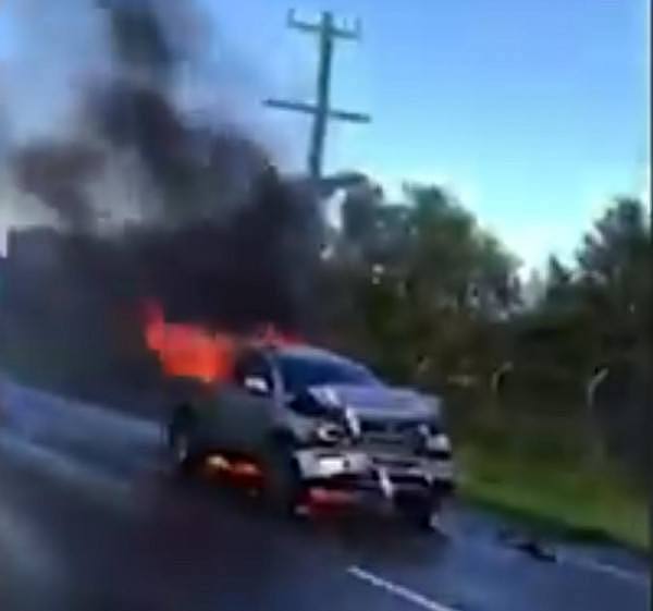 一辆被盗汽车在墨尔本公路上着火烧了起来，无人员伤亡（组图） - 2