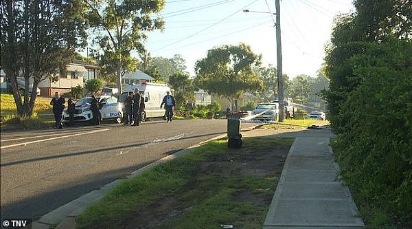 恐怖！悉尼警察在执行任务中遇袭，手部颈部被多次刺伤，两名男子被捕（组图） - 2