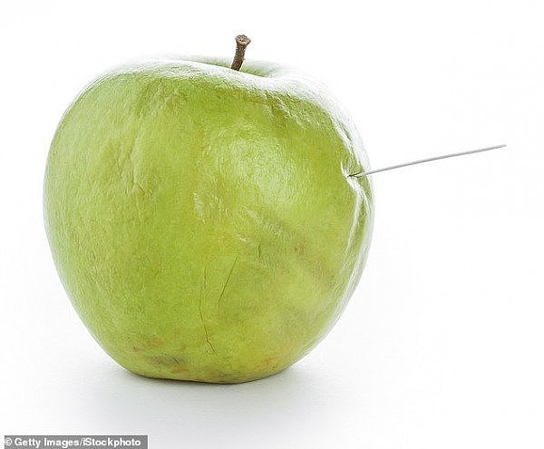 注意！“水果藏针”事件又起，澳学生在苹果里吃到缝衣针险些噎住（图） - 2