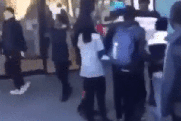 墨尔本非裔青少年拒绝参与商场抢劫遭群殴（图） - 2