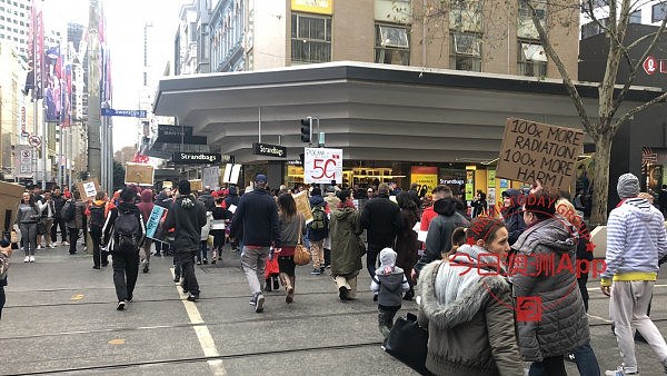 澳城市CBD爆发游行，抗议者高喊“停止5G”，电车被迫改道（组图） - 1