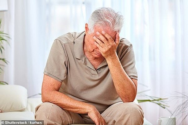 15212812-7177749-A_77_year_old_man_stock_image_was_conned_out_of_2_000_by_scammer-a-15_1561440097567.jpg,0