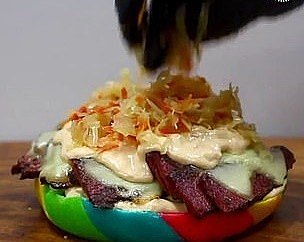少女心爆棚！澳洲推出彩虹独角兽百吉饼汉堡，创意十足！（组图） - 3