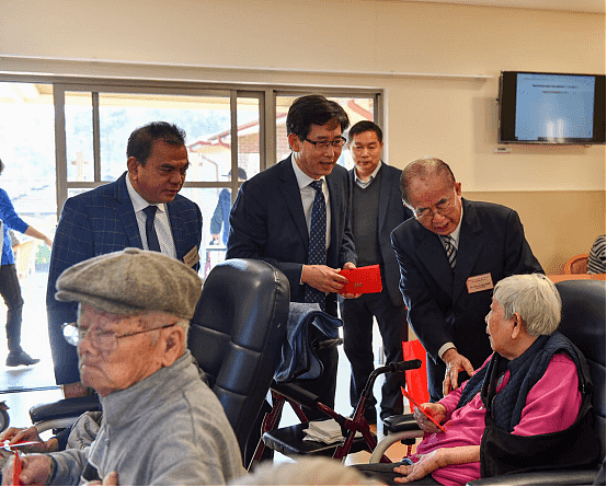 澳大利亚深圳社团总会向印支高龄服务中心捐赠善款 - 7