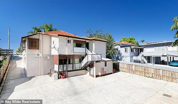 15611846-7211351-Don_t_be_fooled_by_the_exterior_of_this_two_storey_Annerley_home-a-32_1562204301845.jpg,0