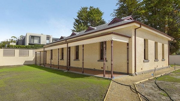 澳洲两栋百年老宅成功出售！曾是避难所与校舍，业主需大幅翻修（组图） - 2