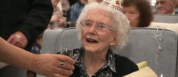 墨尔本长寿女子迎来104岁生日，自称长寿秘诀为独立性（组图） - 1