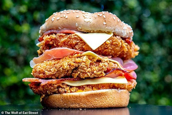 15762436-7223571-KFC_Australia_has_launched_its_new_biggest_ever_burger_called_Th-a-65_1562573300518.jpg,0