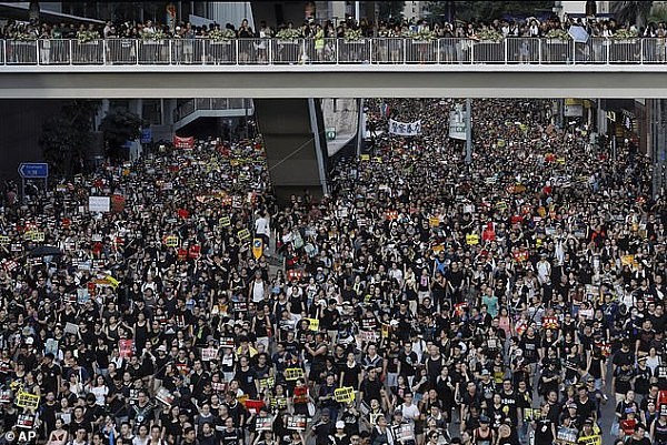 15650948-7211833-In_Hong_Kong_violent_protests_pictured_erupted_in_June_over_a_pr-a-27_1562633600903 (1).jpg,0