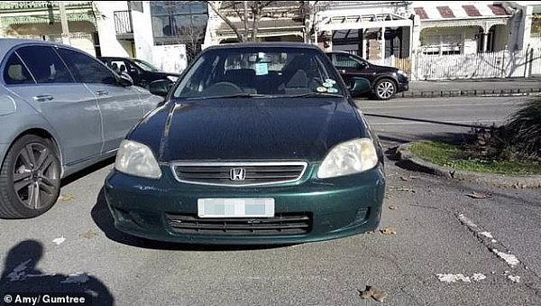 15860166-7231753-The_1999_Honda_Civic_was_posted_on_Gumtree_by_Amy_from_Fitzroy_N-a-33_1562752884041.jpg,0