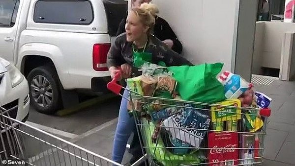15871444-7232705-Brooke_Davenport_pictured_26_was_filmed_sprinting_out_of_a_shopp-a-2_1562793708182.jpg,0