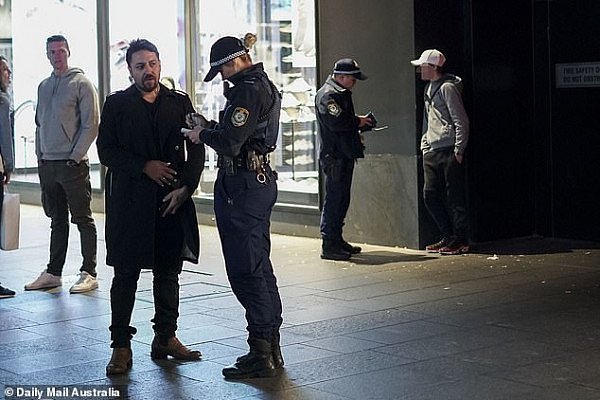 留学生在澳CBD遭teenager抢劫，全过程被直播！受害者：不是第一次被抢了！（视频/组图） - 7