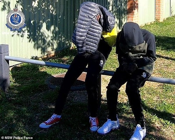 非裔teenager在悉尼组团抢劫！至少20家商铺被“光顾”，4名嫌犯被捕（视频/组图） - 1