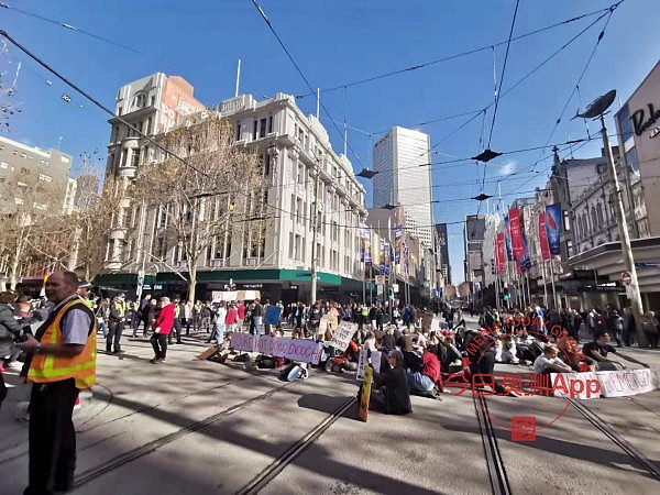 澳洲CBD又双叒封路，大量青少年抗议者走上街头，电车被迫改道（视频/组图） - 2