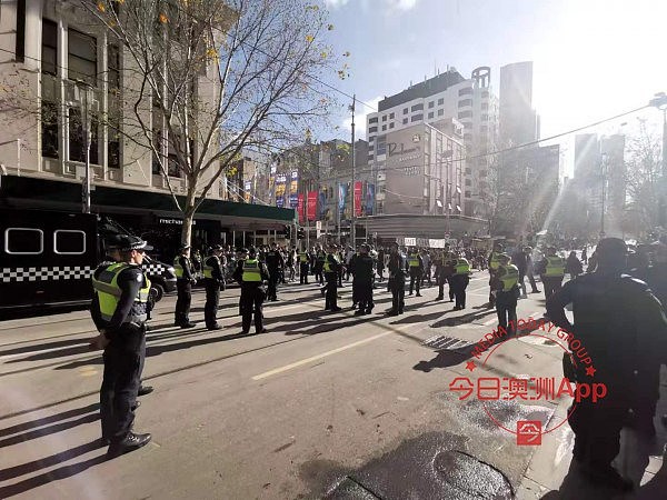 澳洲CBD又双叒封路，大量青少年抗议者走上街头，电车被迫改道（视频/组图） - 1