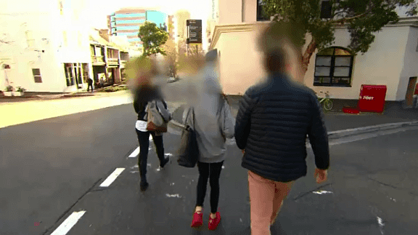 胆肥！14岁悉尼少女在Westfield门口公然袭警 被起诉后拒不认罪 - 2