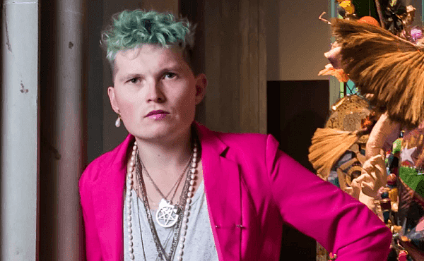 澳洲同性恋艺术家被控恐同，含有歧视口号的画作被撤，艺术家大呼：这是对恐同症的反击（组图） - 1