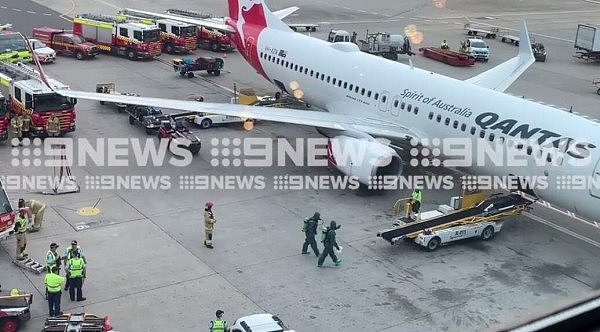 澳航客机惊现“可疑包裹”！大批警力抵达悉尼机场，乘客被紧急转移！警方调查后发现竟是...（组图） - 4