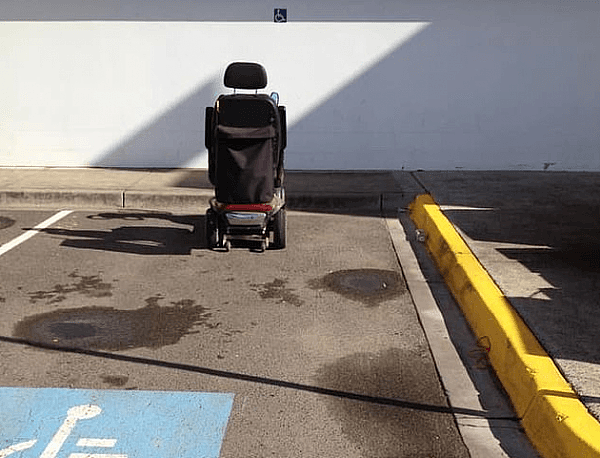 澳洲代步车夹缝生存？占用残疾人停车位，被晒至”耻辱墙“，引众怒斥：自私自利！（组图） - 2