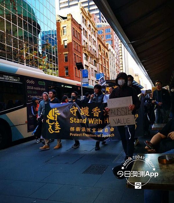墨尔本街头爆发游行！示威者手举“守护香港”标语（视频/组图） - 2