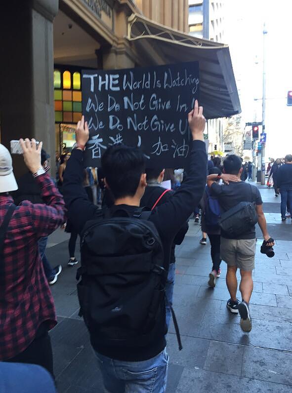 突发！悉尼CBD爆发游行，示威者高喊“Free Hongkong”（视频/组图） - 14
