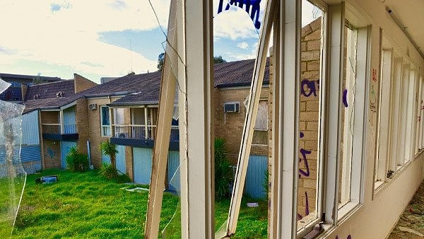 澳洲退休村被遗弃，现已成“罪犯天堂”，随处可见涂鸦、废弃针头、玻璃渣（组图） - 6