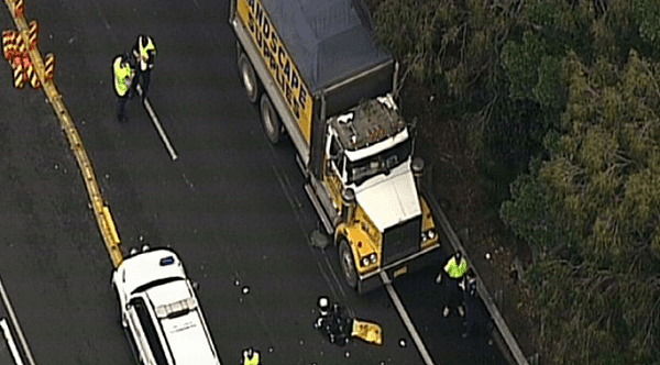 悉尼M4发生致命车祸！一男子被卡车撞飞死亡，交通排长龙，恐出现严重延误（组图） - 2