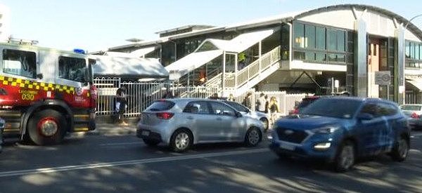 悲剧！悉尼男子跌下站台被城铁列车撞死，多条线路大面积延误！（视频/组图） - 2