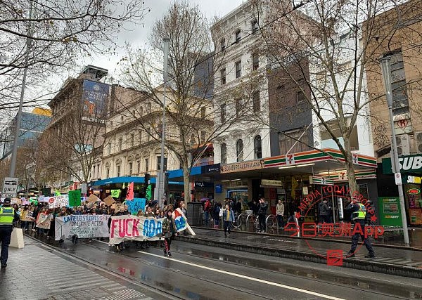 澳洲数千名大学生不上课，走上街头游行！提出四项要求向政府施压（组图） - 4